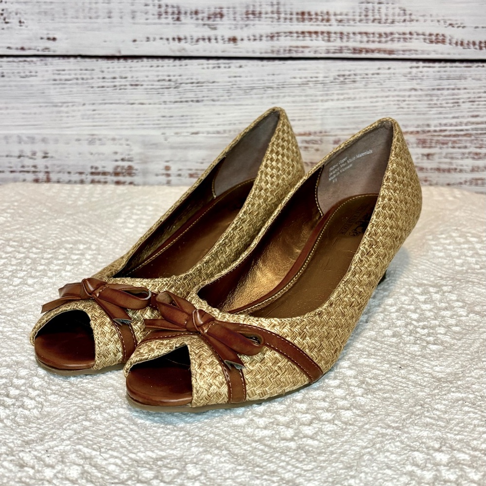 Coach & Four Peep Toe Wedge Sz 8.5